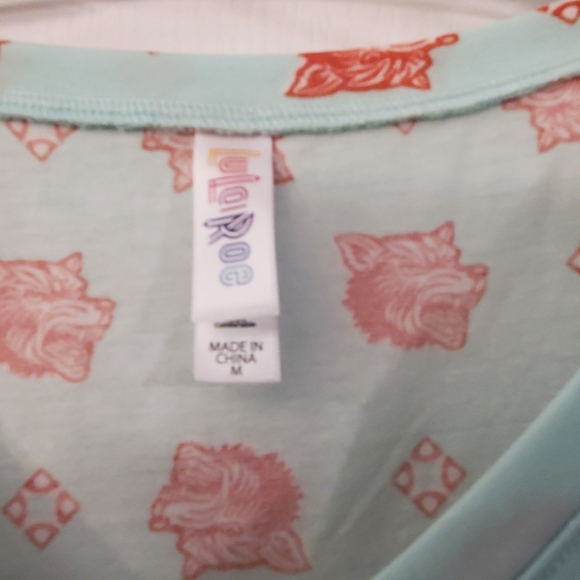 Lularoe Christy T short sleeve V neck wolves M NWT - Picture 4 of 6